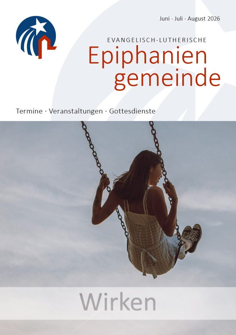 Epiphaniengemeinde Hamburg – Gemeindebrief 88 Frau mit rotem Haar lehnt in der offenen Tür. Titel "Innehalten".